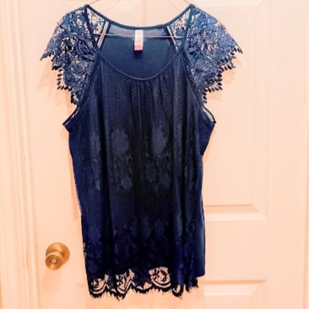 No Boundaries Navy top, XXXL w/lace front layer and sleeves